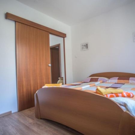 Apartman Marenic Cres Exterior photo