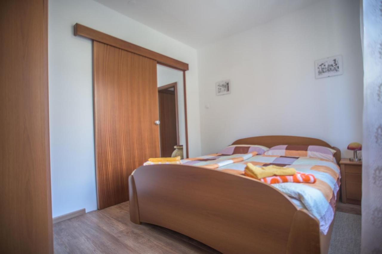 Apartman Marenic Cres Exterior photo